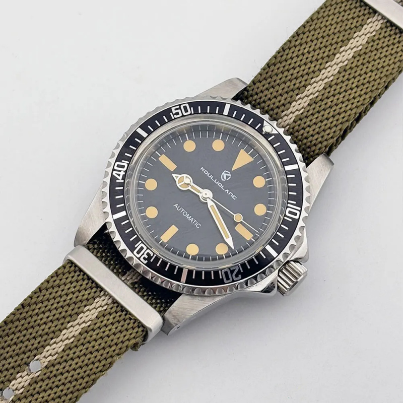 NH35 vintage 40mm sapphire gla - Tropic Strap Vintage review and price